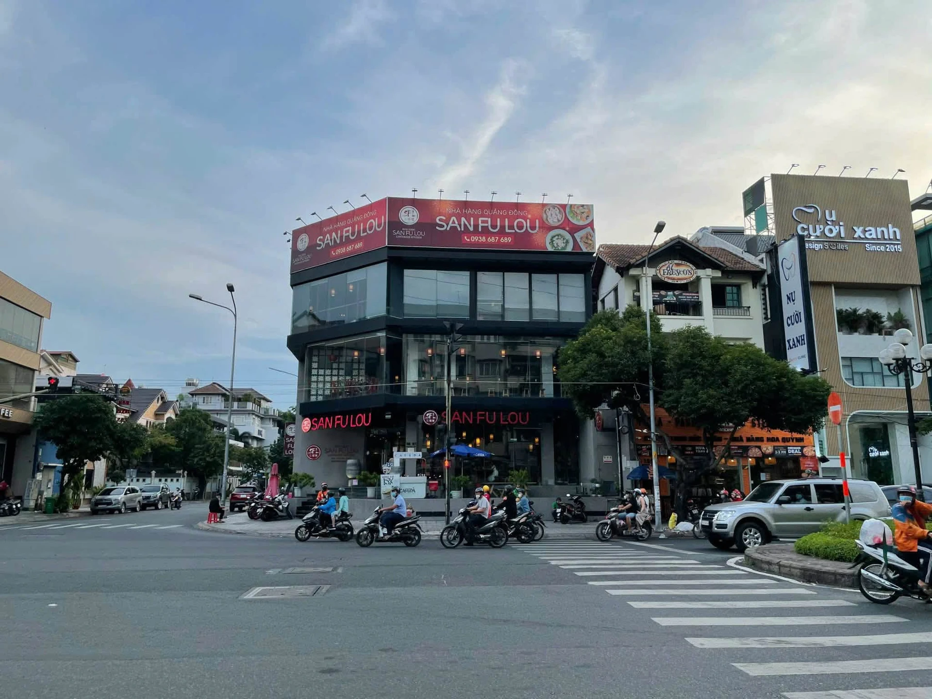 Bán shophouse góc 2 mặt tiền Phan Xích Long, 243.5m² - Ảnh 1