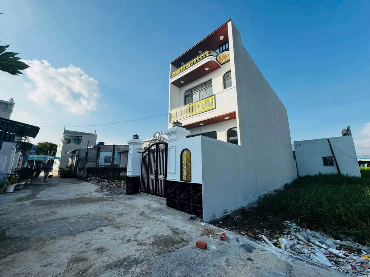 Bán nhà lầu 4 phòng ngủ 100m2 Lộc Hậu giá 2,45 tỷ - Ảnh thu nhỏ 2