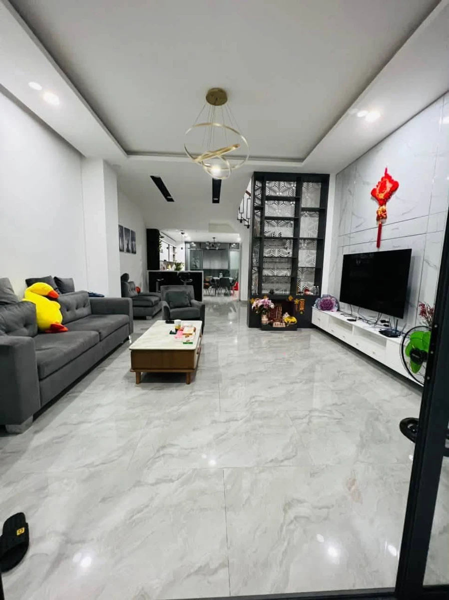 Bán nhà 1 trệt 2 lầu 4PN tại Lái Thiêu, 105m2, 6.8 tỷ - Ảnh 1