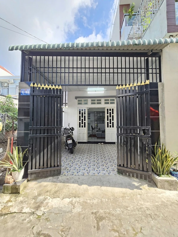 Bán nhà 83,5m² 4 tỷ 280 gần chợ Xóm Vắng Dĩ An