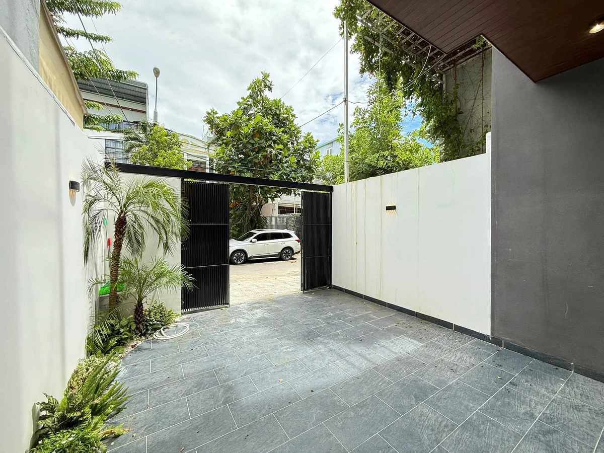 Nhà 3 tầng mặt tiền Hòa Xuân 100m2, dòng tiền 35tr/tháng - Ảnh thu nhỏ 2