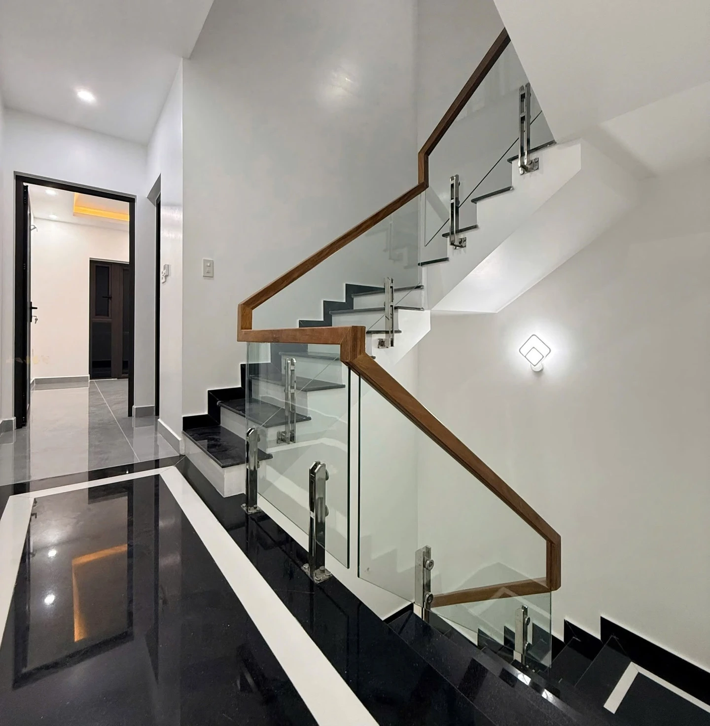 Nhà xây mới 4PN, 66-68m² mặt đường, ô tô đỗ cửa, 6,5 tỷ - Ảnh 1