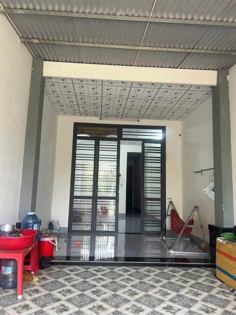 Bán nhà giá rẻ 4x28m hẻm 32 Trần Phú, Hòa Thành, Tây Ninh giá 700 triệu - Ảnh 1