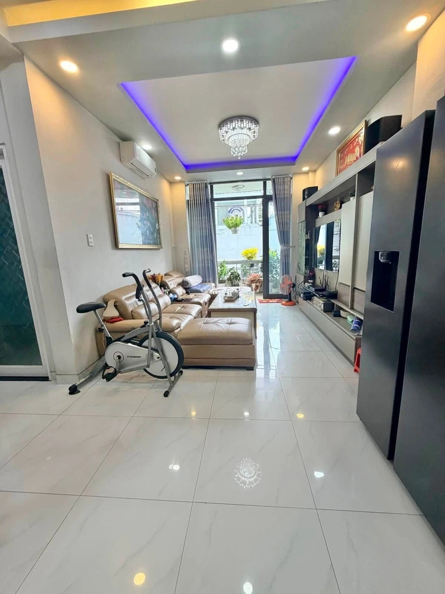 Bán căn hộ chung cư Hùng Vương tầng 2, 60m2, 2PN, ban công, giá 3,2 tỷ, Quận 5 - Ảnh thu nhỏ 2