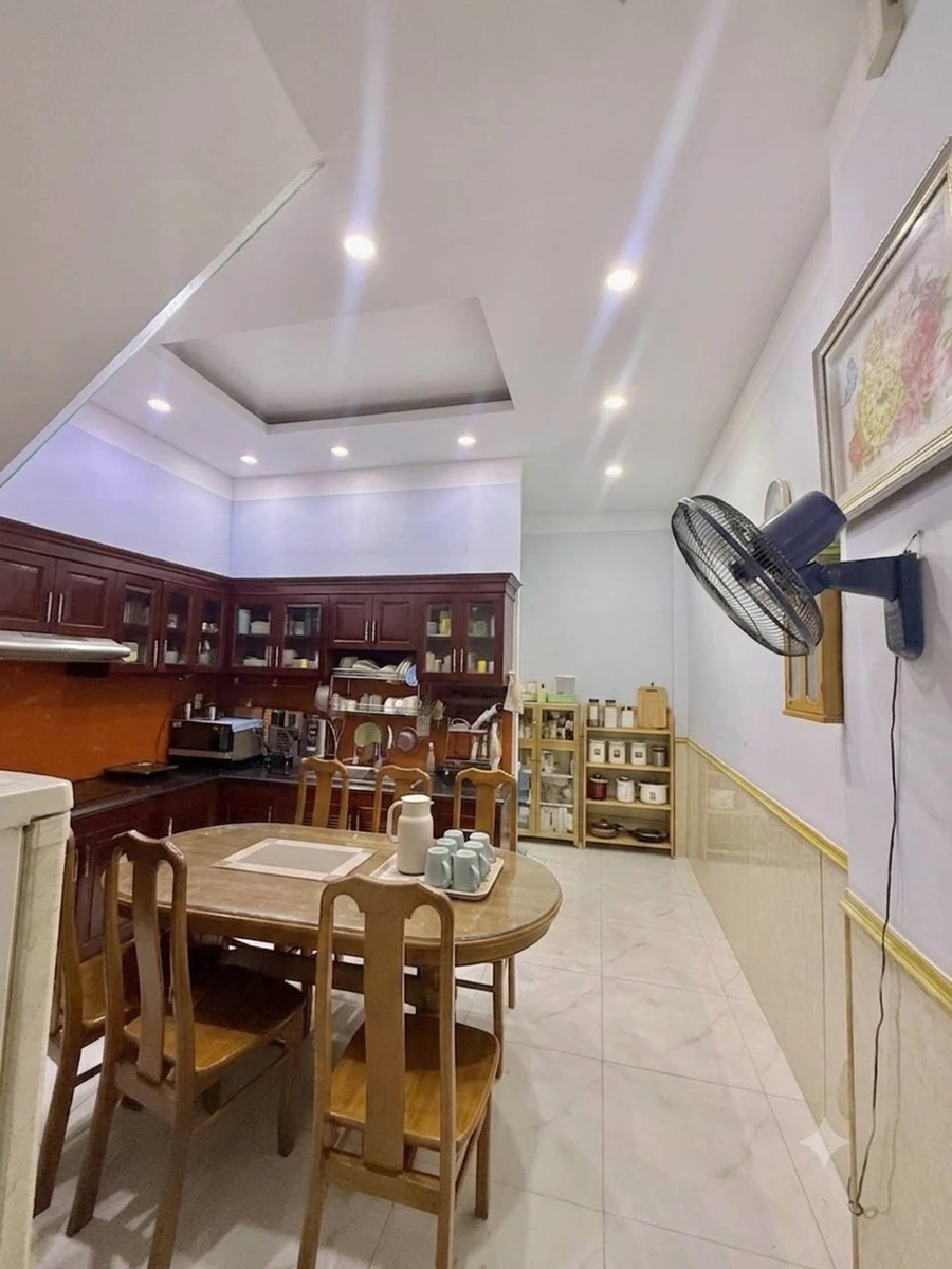 Bán nhà hẻm xe hơi 4.2x18m, 4PN gần Gigamall Phạm Văn Đồng, Thủ Đức, giá 9.7 tỷ - Ảnh thu nhỏ 4