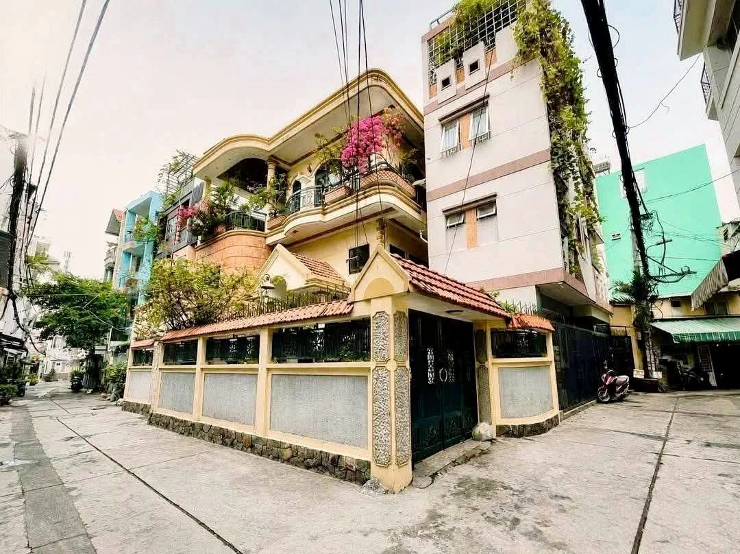 Bán biệt thự khu Phan Xích Long, Phú Nhuận, 241m2, hẻm xe hơi, giá 38 tỷ - Ảnh 1