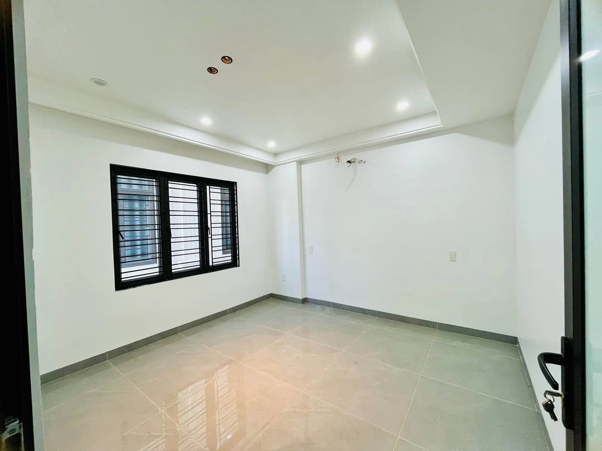 Bán nhà 4 tầng 46m2 lô góc, 4 phòng ngủ, sân để xe, Hồ Sen - Miếu Hai Xã - Ảnh thu nhỏ 2