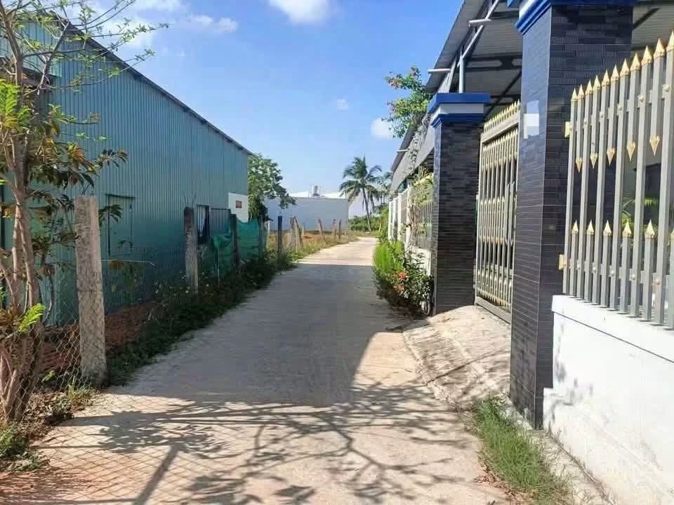Bán nhà mái thái 2 mặt tiền 487m² Hàm Mỹ, giáp Phan Thiết - Ảnh 1