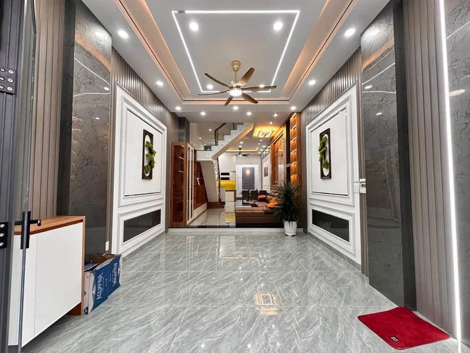 Bán nhà phố 60m² 4PN 4WC trung tâm Dĩ An, 5 tỷ 799 triệu - Ảnh thu nhỏ 2