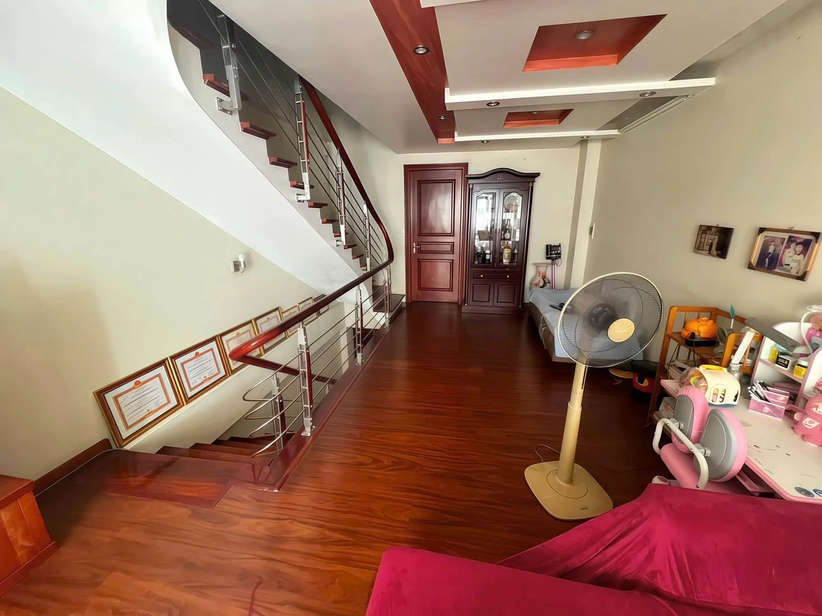 Bán nhà 5 tầng 5PN Chuyên Hạ Long Quận 7 8 tỷ - Ảnh thu nhỏ 4