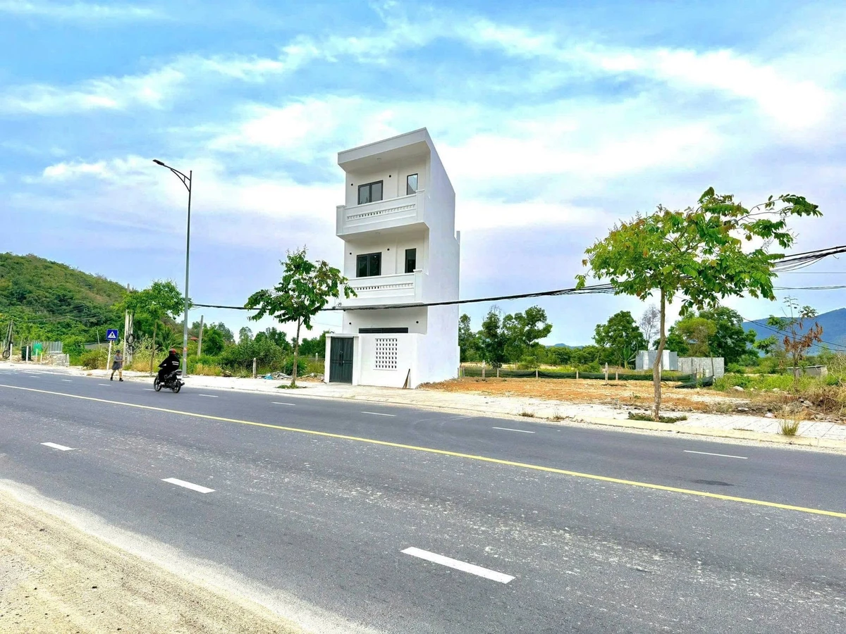 Bán nhà 3 tầng mặt tiền Phong Châu Nha Trang, 59m², 4,7 tỷ - Ảnh thu nhỏ 2