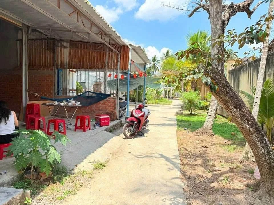 Bán nhà 131m² chưa hoàn thiện Phước Thạnh 550 triệu - Ảnh 1