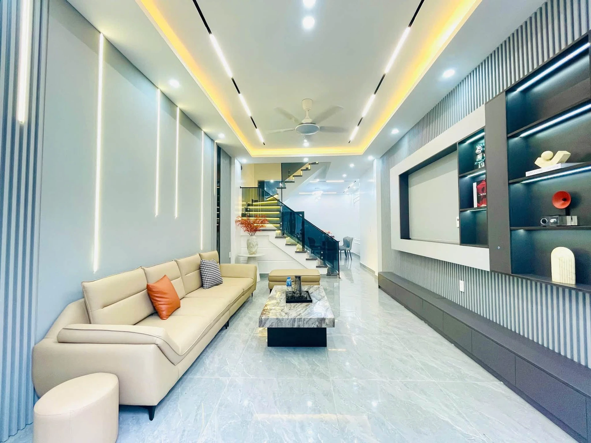 Bán nhà phố 4 tầng 50m² mặt ngõ Hồ Sen, Quận 1, giá 6.33 tỷ - Ảnh 1
