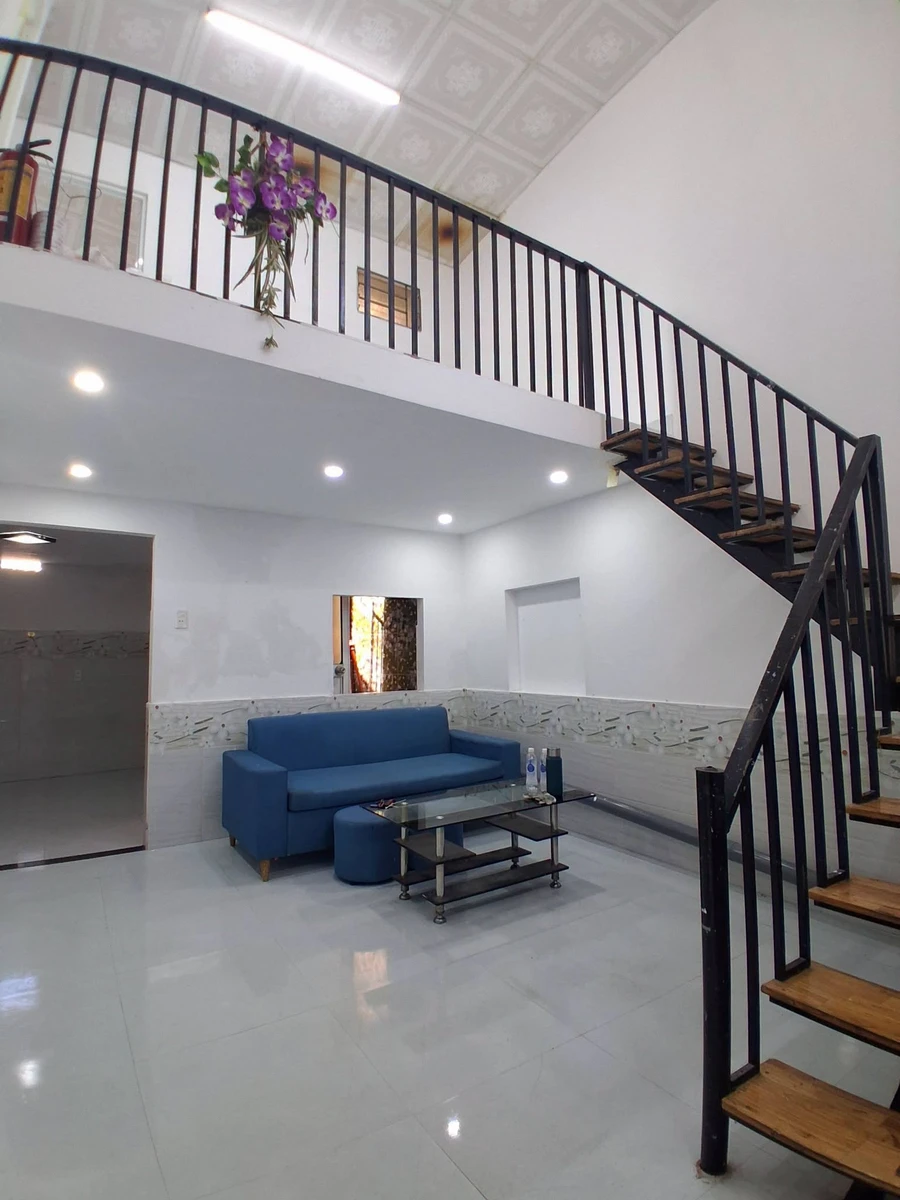 Bán nhà kiệt cấp 4 gác lửng 47m2, 4 phòng ngủ, đường Lê Duẩn, gần Aeon Mall, giá 2,4 tỷ - Ảnh 1