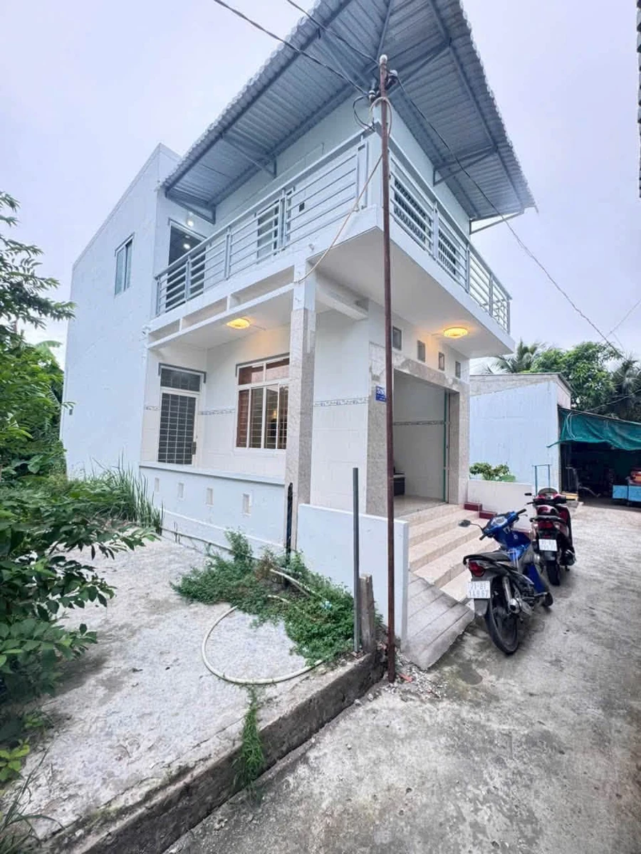 Bán nhà 1 trệt 1 lầu Phú Tân 136m² 3PN 1 tỷ 250 triệu - Ảnh 1