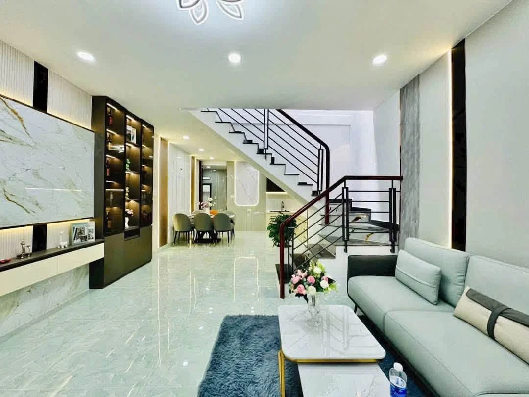 Bán nhà 1 trệt 1 lầu 3PN 65m² Phan Huy Ích gần Emart, giá 5,49 tỷ - Ảnh 1