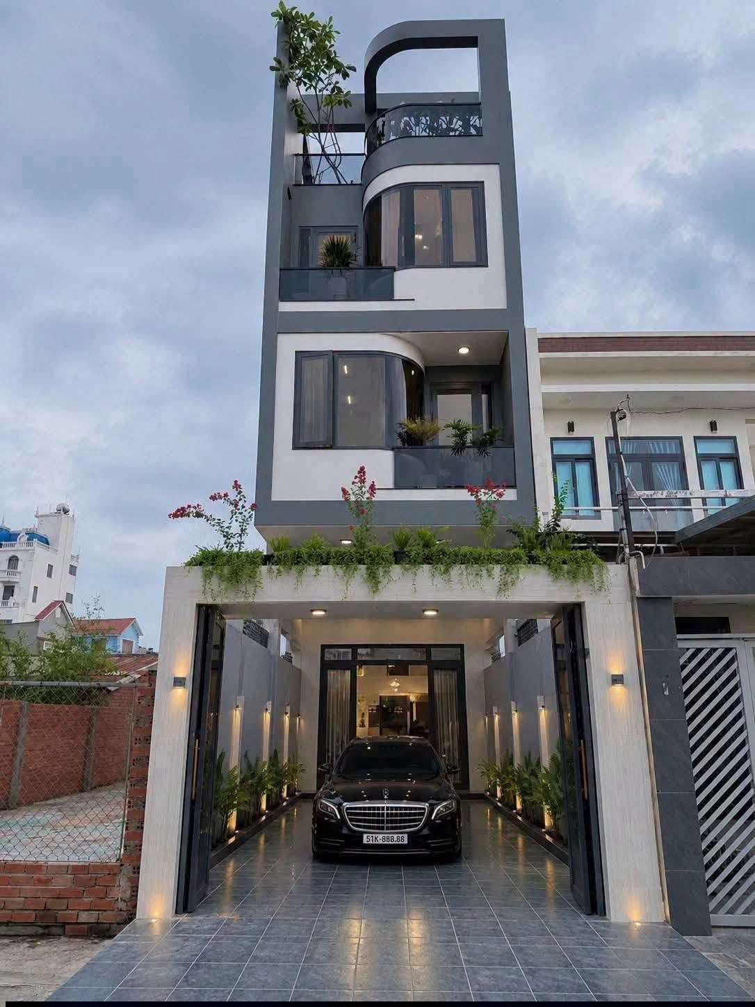 Bán nhà 1 trệt 3 lầu mặt tiền kinh doanh 91m², Dĩ An 8,8 tỷ - Ảnh 1