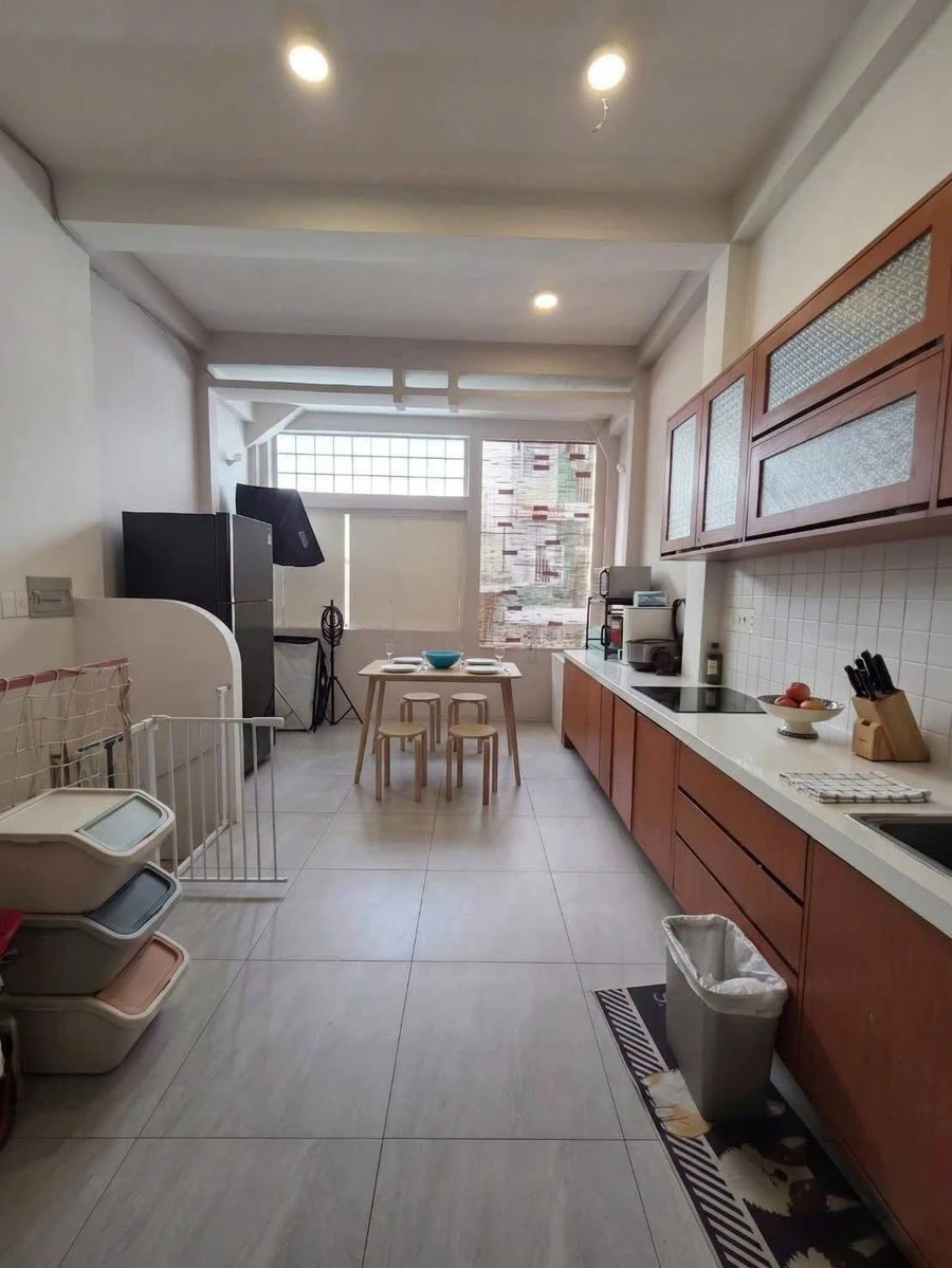 Bán nhà hẻm 8m 74m² 5 tầng 9PN đường Thích Quảng Đức, Phú Nhuận - Ảnh thu nhỏ 2