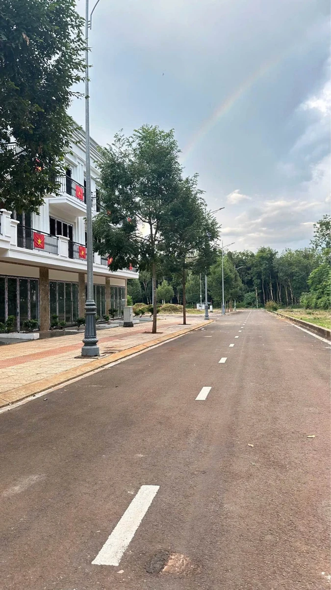 Bán shophouse 5x20m 1 trệt 2 lầu giá 5,79 tỷ khu đô thị Ân Phú - Ảnh thu nhỏ 2