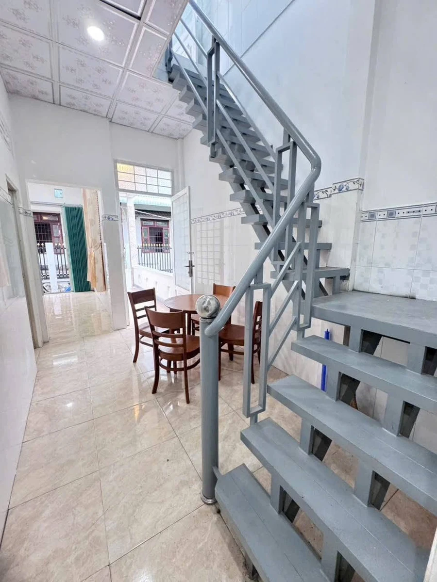 Bán nhà 1 trệt 1 lầu 136m² Phú Tân - Ảnh thu nhỏ 4