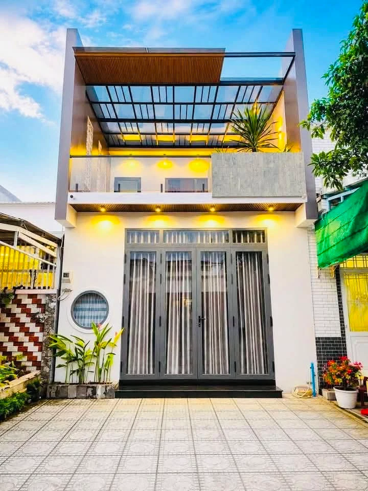 Bán nhà mặt tiền 100m² Phan Văn Trường, Rạch Giá, Kiên Giang - Ảnh 1