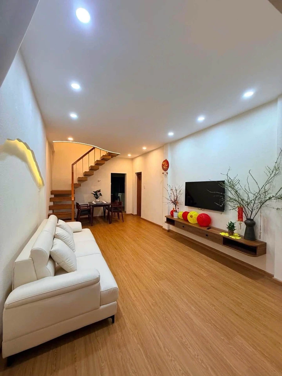 Bán nhà phố Phạm Phú Thứ 50m² 3 PN Quận 1 giá 5 tỷ - Ảnh 1