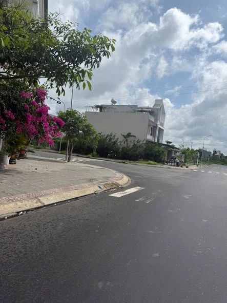 Bán đất mặt tiền 108m2 Nguyễn Văn Hưởng Bà Rịa