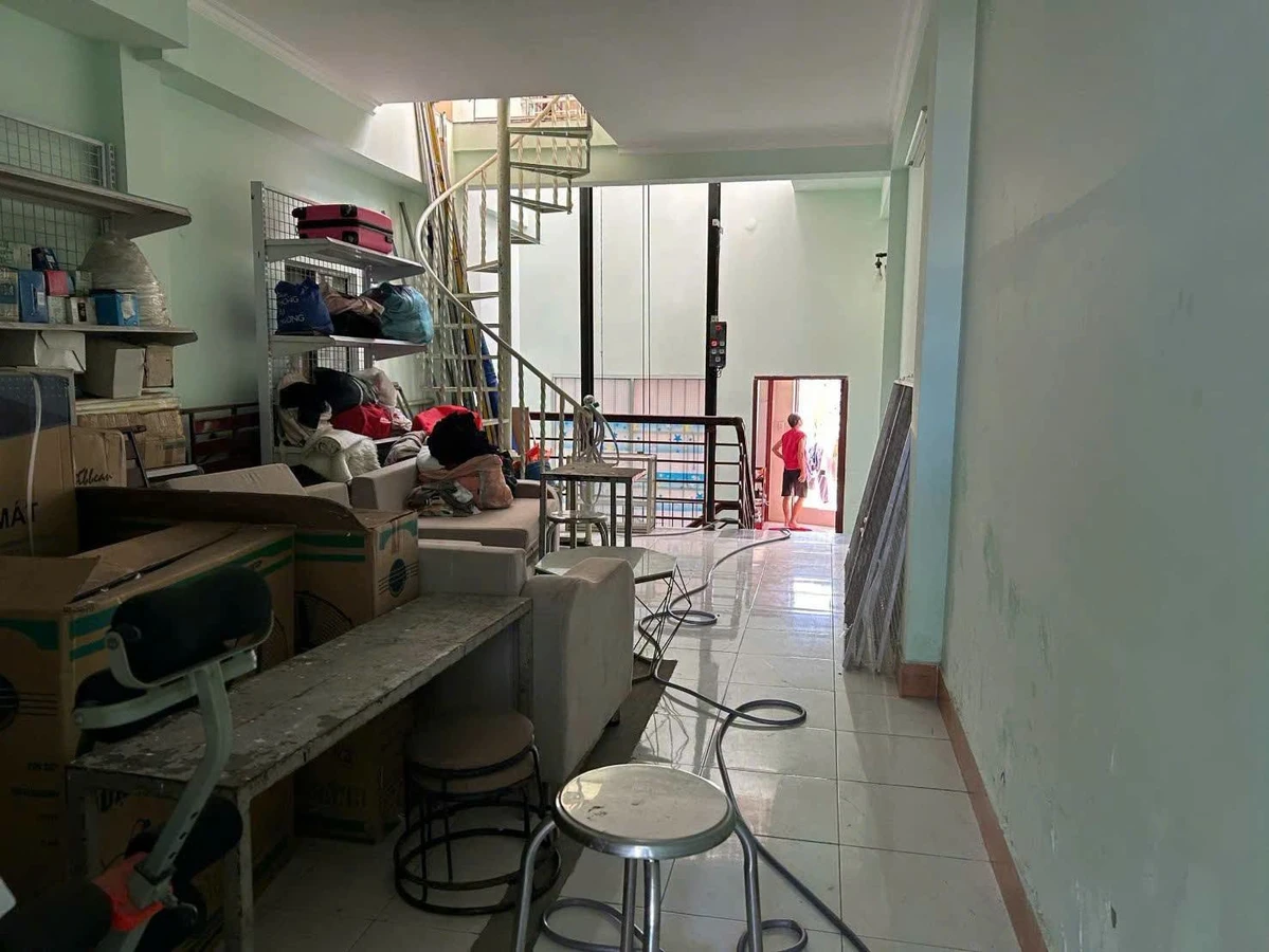 Nhà 1 trệt 4 lầu mặt tiền Nguyễn Huệ, Phan Thiết, 68m² - Ảnh thu nhỏ 4