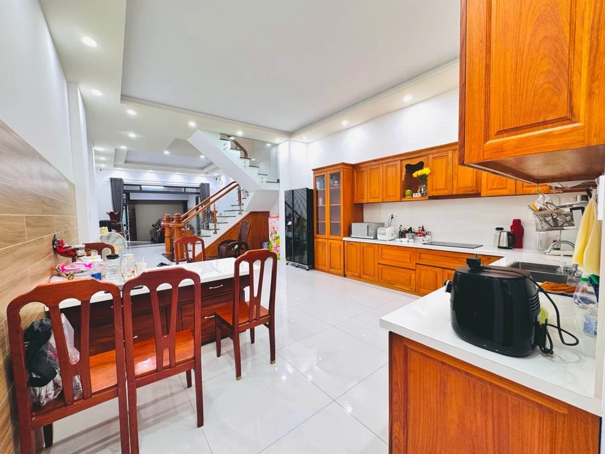 Bán nhà mặt tiền 4 tầng 110m2 gần Trương Văn Thành, Quận 9, giá 14 tỷ - Ảnh thu nhỏ 4