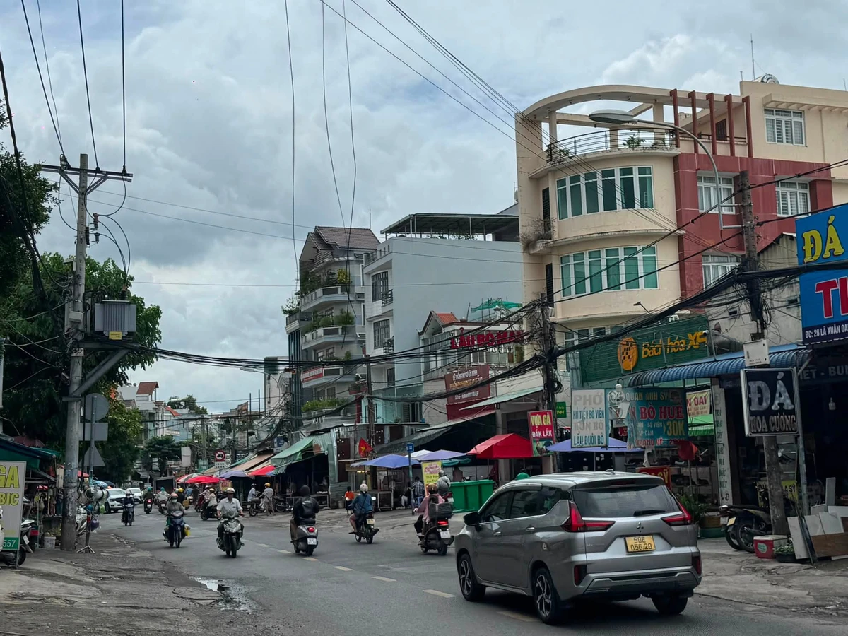 Bán nhà mặt tiền Lã Xuân Oai 225m2, giá 150 triệu/m2, gần Lê Văn Việt - Ảnh thu nhỏ 3