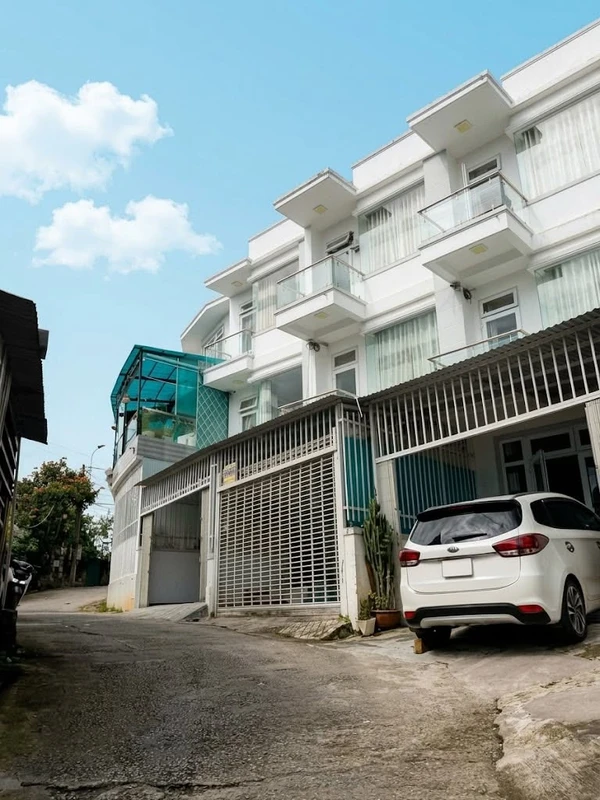 Bán nhà phố 3 tầng 65,3m², 3 phòng ngủ, hẻm xe hơi Nguyễn Trung Trực, P.3 Đà Lạt