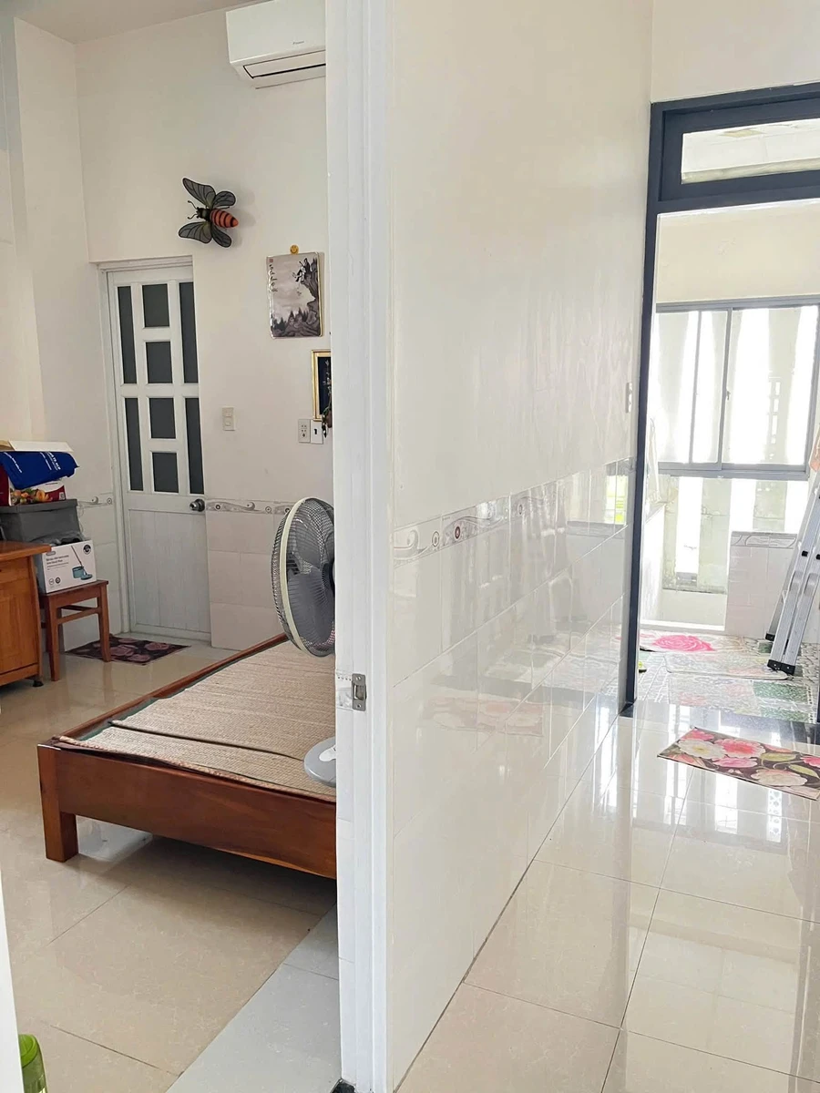 Bán nhà 1 trệt 1 lầu 94m2, 3PN, hẻm xe hơi gần trường Chính Trị, Phường Bình Đa - Ảnh thu nhỏ 4