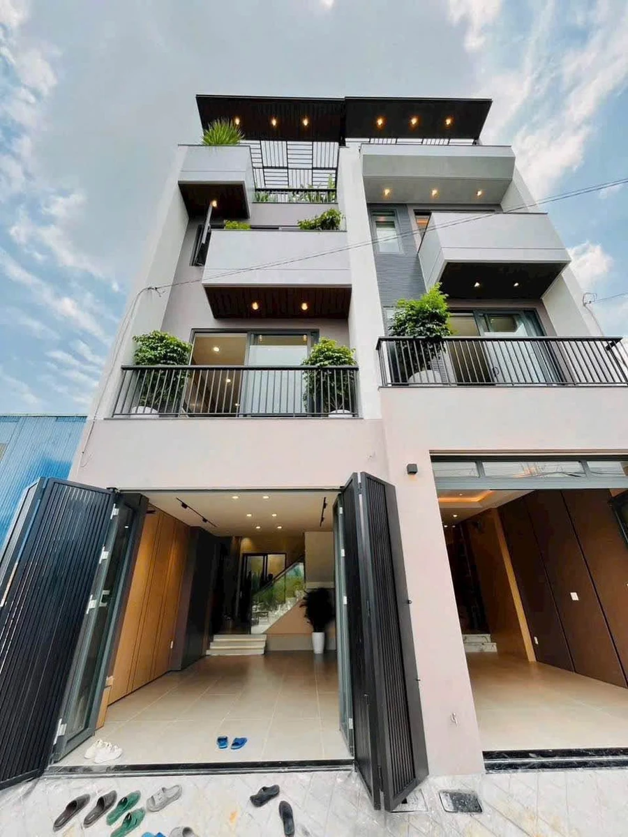 Bán nhà 1 trệt 2 lầu sân thượng 3PN 4WC đường An Phú Đông 33, Quận 12 giá 5,78 tỷ - Ảnh 1