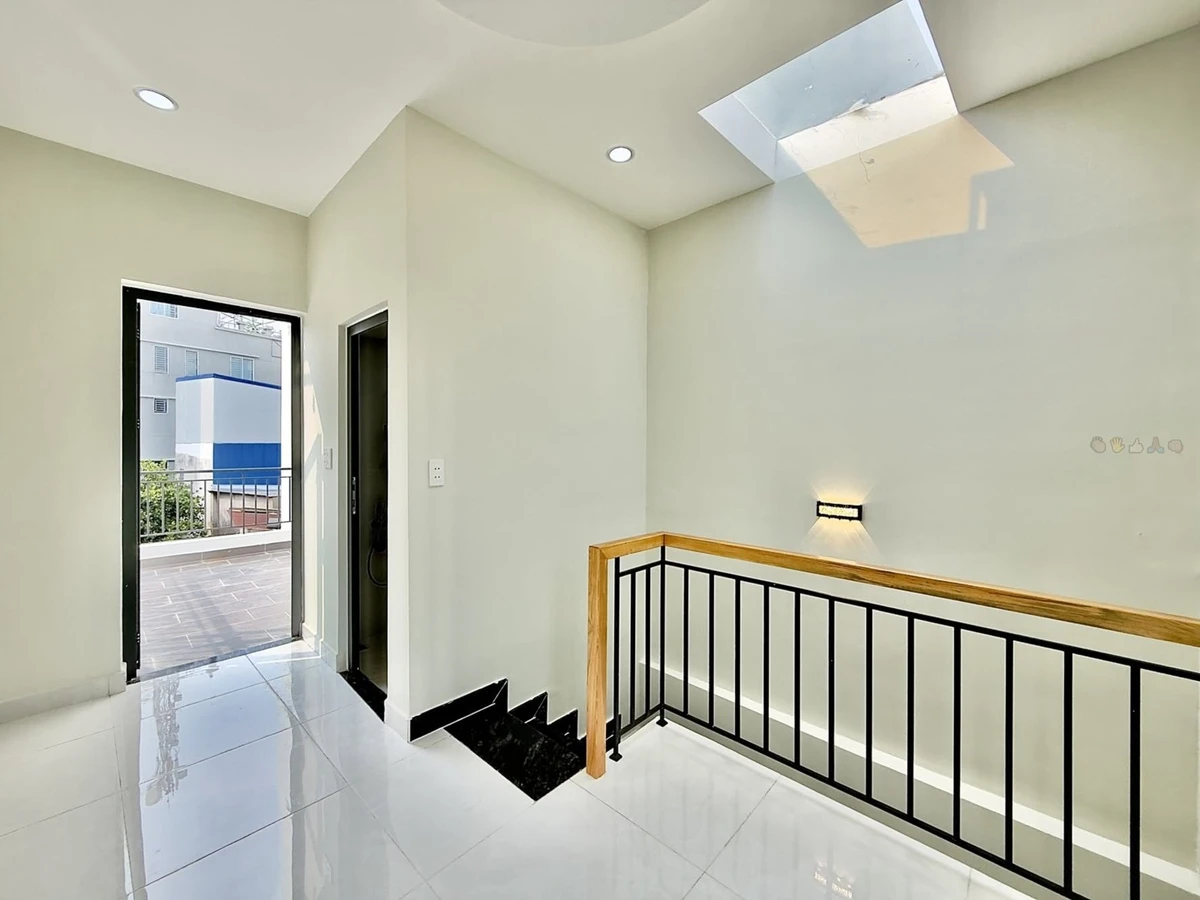Bán nhà hẻm xe tải Lạc Long Quân, Tân Bình, 40m2, 3 tầng, 5 tỷ - Ảnh 1