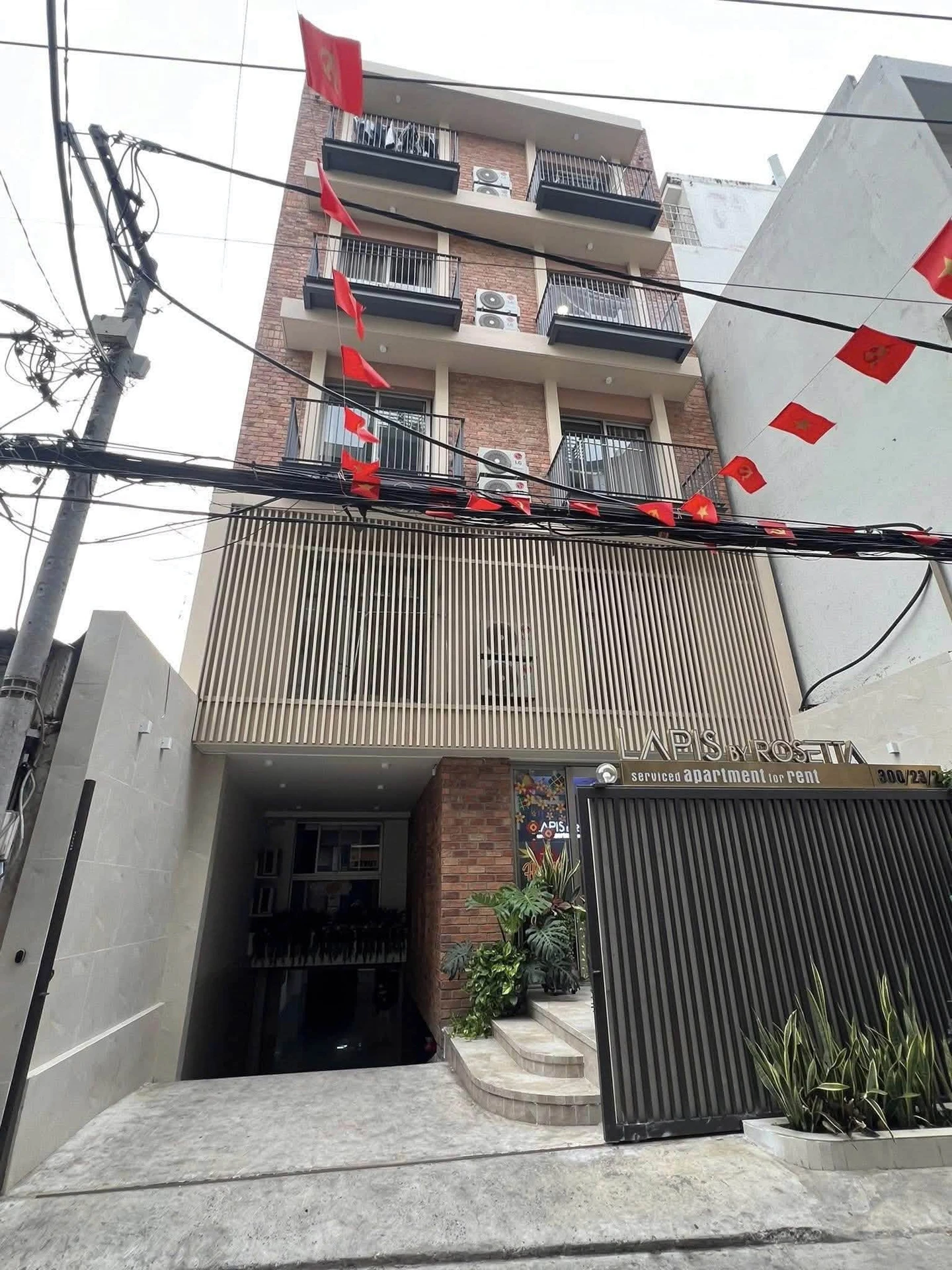 Bán tòa nhà căn hộ dịch vụ 291m² Quận 7, doanh thu 380 triệu/tháng - Ảnh 1