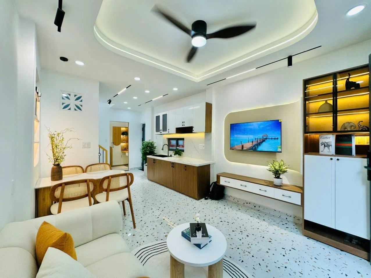 Nhà 2 tầng 3PN tại Bạch Đằng, Bình Thạnh - Sát Quận 1 - Ảnh 1