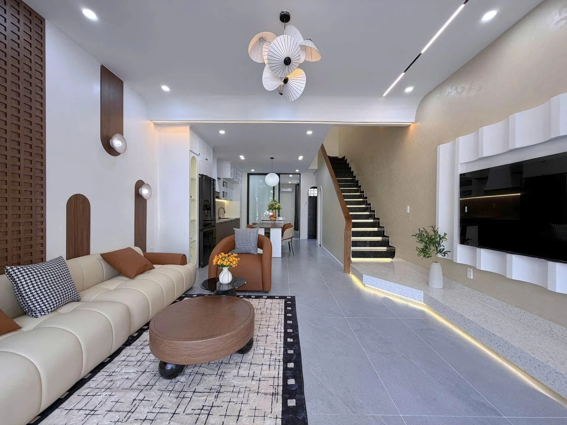 Bán nhà 3 tầng full nội thất mặt tiền KĐT Sinh thái Hòa Xuân, 100m², 8,45 tỷ, Đà Nẵng - Ảnh 1