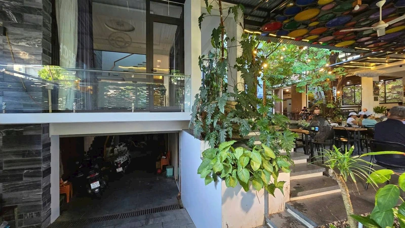 Bán biệt thự 3 tầng mặt tiền 388m² Phạm Văn Đồng