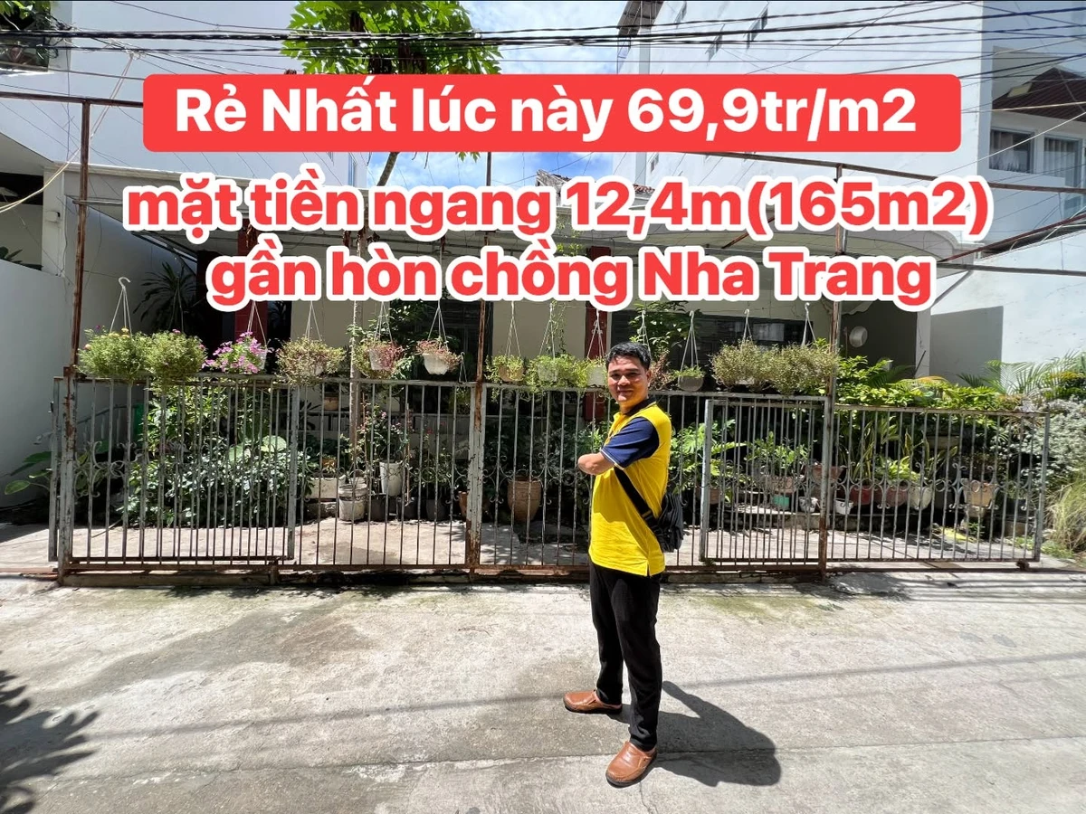 Bán đất mặt tiền 12,4m, 165m2 gần biển Hòn Chồng - Ảnh 1