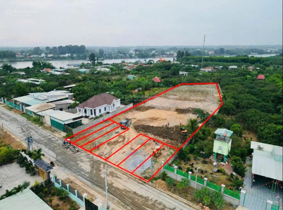Bán cả 2 lô đất 215m2 (8,6x25)m liền kề ngay mặt tiền Hương Lộ 15 chỉ 1.3 tỷ thương lượng mạnh, SHR - Ảnh 1
