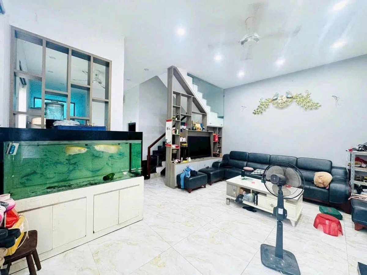 Bán nhà 1 trệt 2 lầu 140m2 phường Tân Phong, hẻm ô tô xe tải, giá 4,7 tỷ - Ảnh thu nhỏ 3