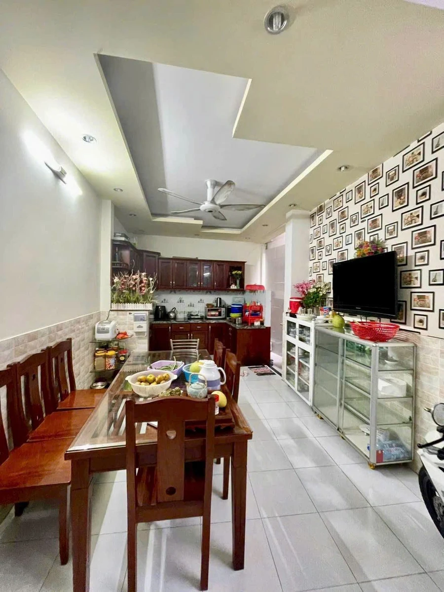 Bán nhà Quận 4, 1 trệt 2 lầu, 4PN, sàn 147m², giá 8,2 tỷ - Ảnh thu nhỏ 3