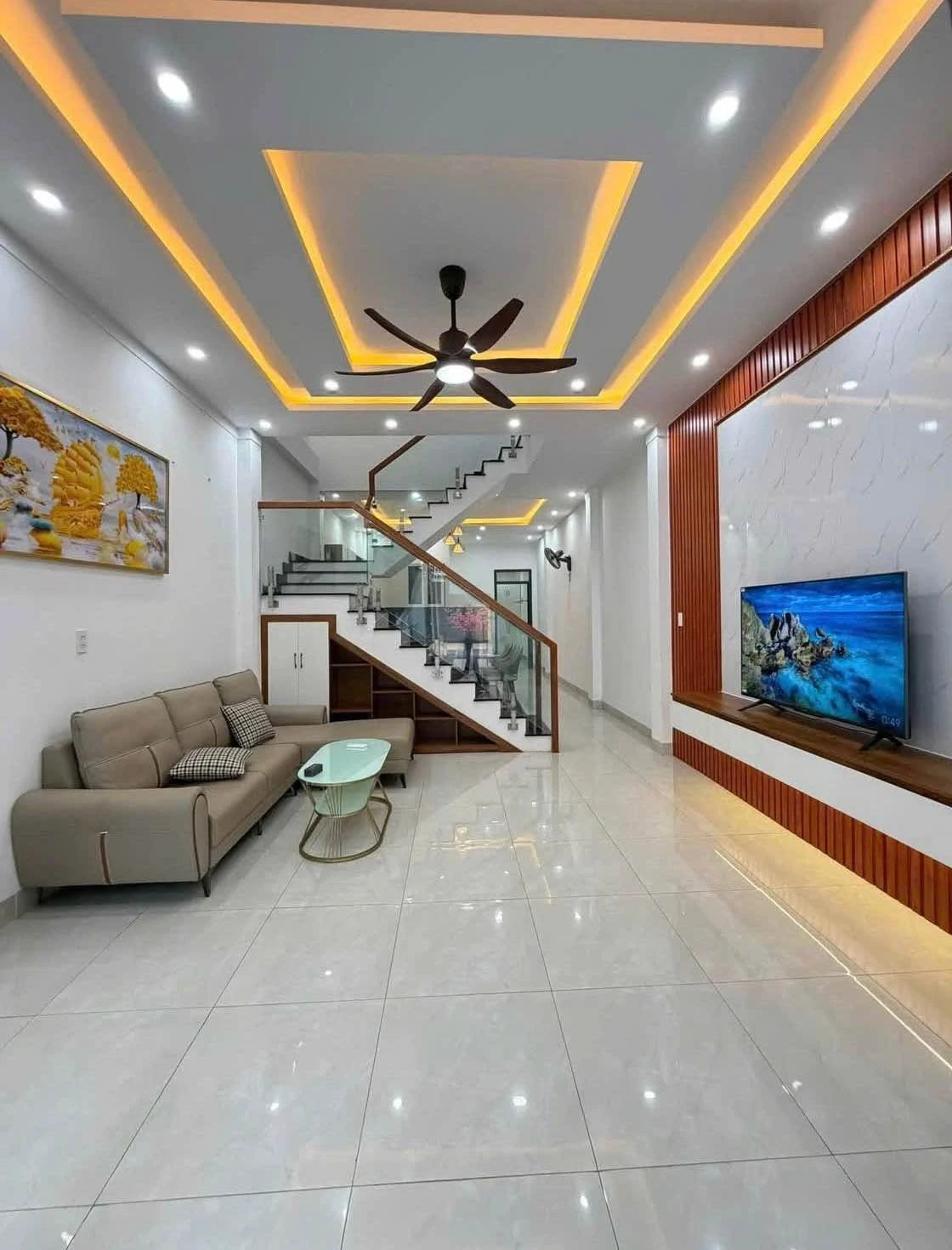 Bán nhà 3 phòng ngủ 97,9m² Y Wang, Quận 1 - Ảnh 1