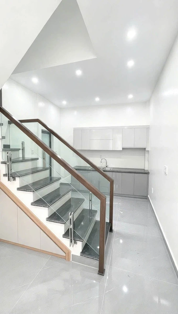 Bán nhà 4 phòng ngủ 31m2 Tôn Đức Thắng Quận 1 - Ảnh 1