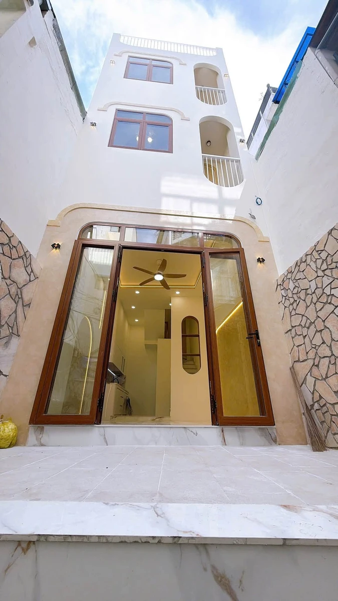 Bán nhà hẻm Hoàng Diệu, Phường Khánh Hội, Quận 4, 33m2, 1 trệt 2 lầu, giá 5,59 tỷ - Ảnh 1