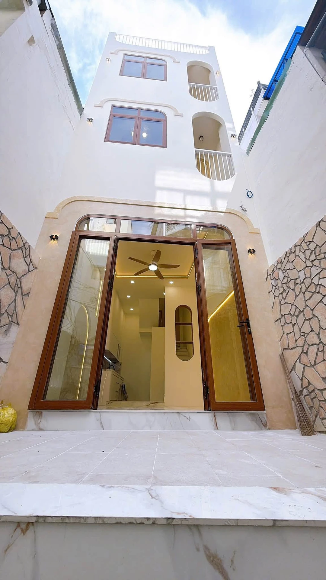 Bán nhà hẻm Hoàng Diệu, Phường Khánh Hội, Quận 4, 33m2, 1 trệt 2 lầu, giá 5,59 tỷ - Ảnh 1