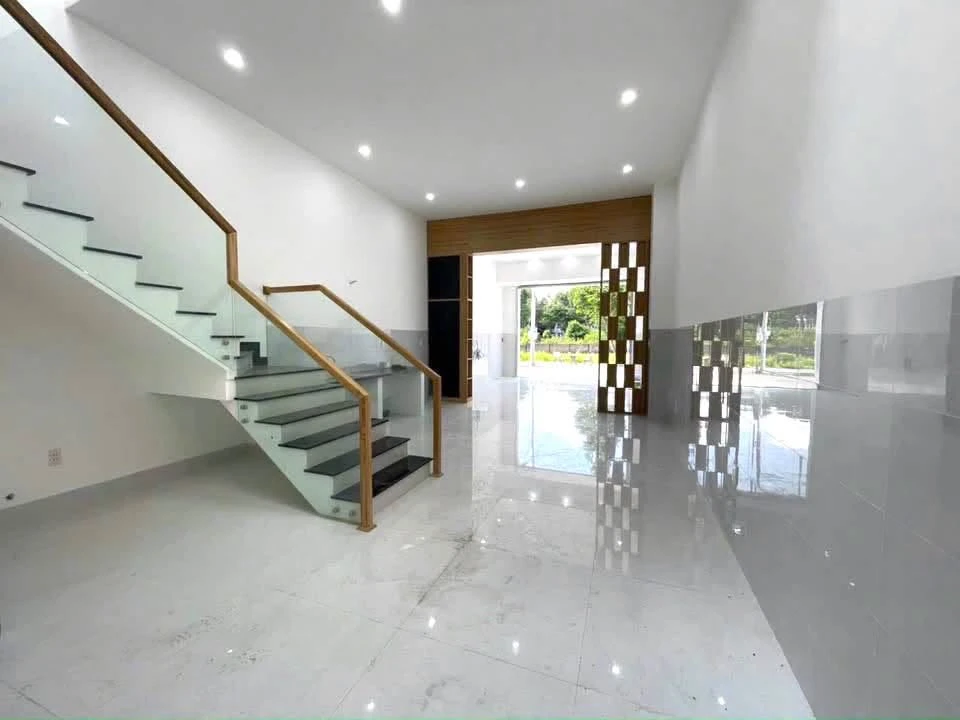 Bán nhà mới 1 trệt 1 lầu 3PN 96,4m2 đường Hùng Vương, Bà Rịa giá 3,5 tỷ - Ảnh thu nhỏ 4