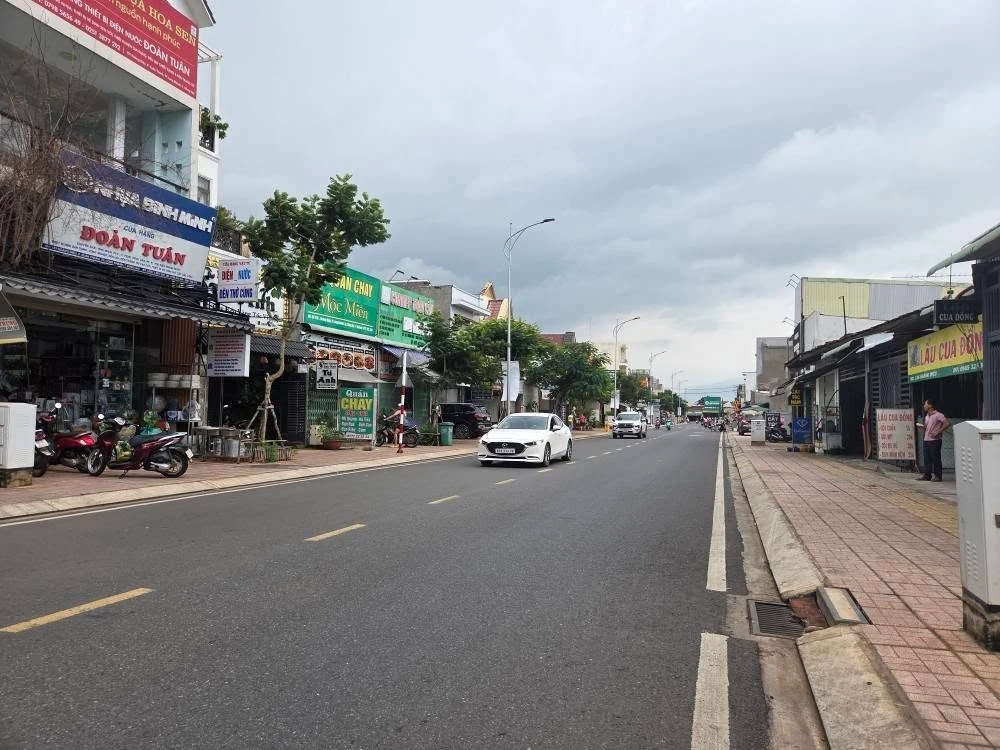 Bán nhà mặt tiền kinh doanh Hoàng Diệu Long Khánh 140m2 - Ảnh thu nhỏ 2