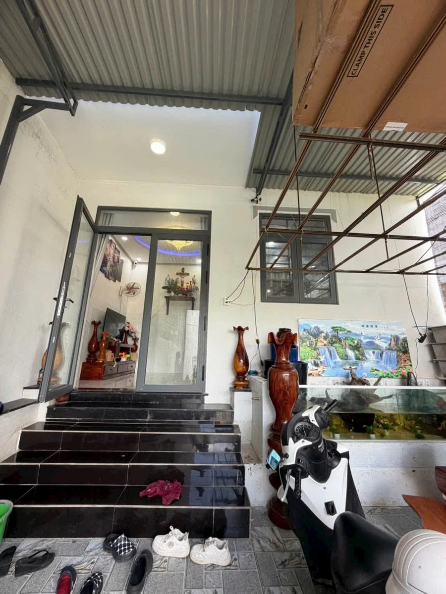 Nhà lầu 130m² 3PN 2WC gần biển Phan Thiết, 1 tỷ 690 triệu - Ảnh 1