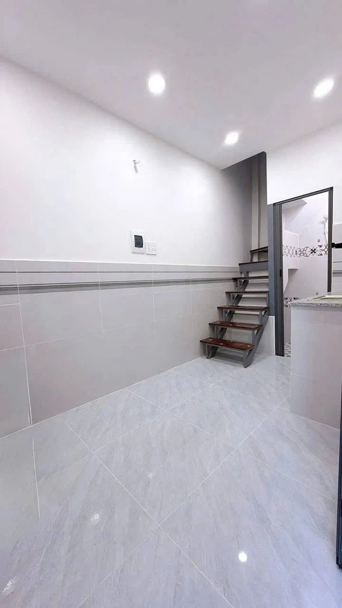 Bán nhà 2 phòng ngủ 27m² Quận 4 giá 1.699 tỷ - Ảnh thu nhỏ 3
